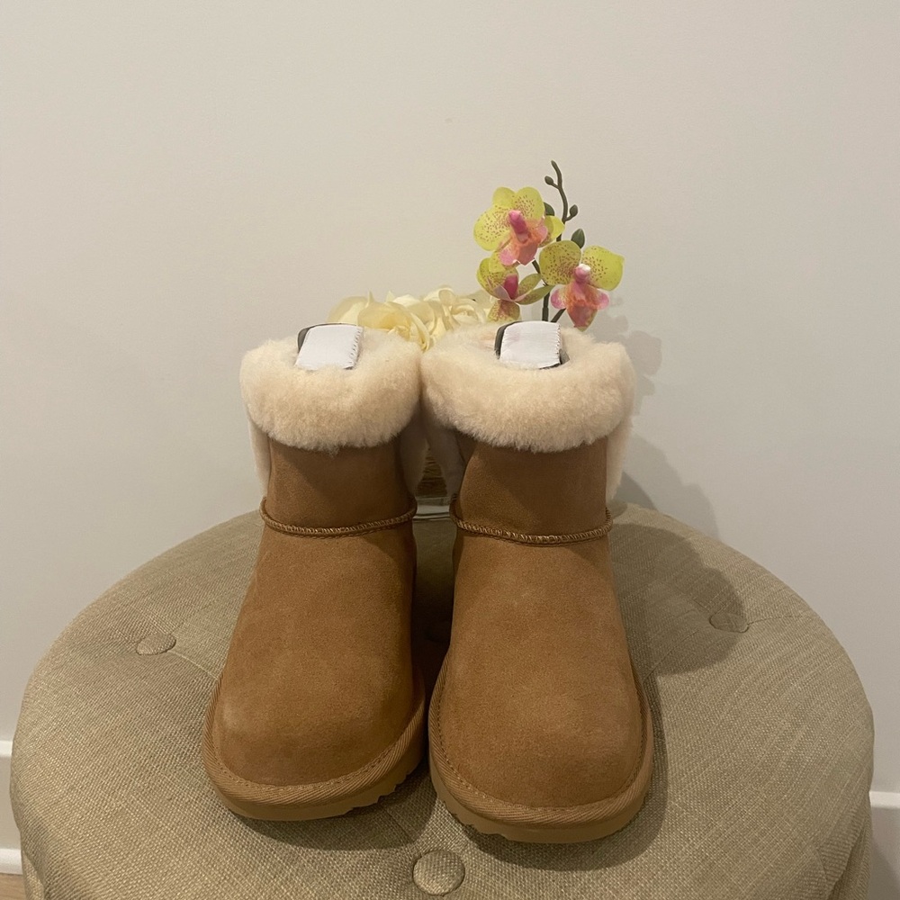 ***SOLD***UGG “Saniya” Shearling Kids Boots. - Picture 2 of 14